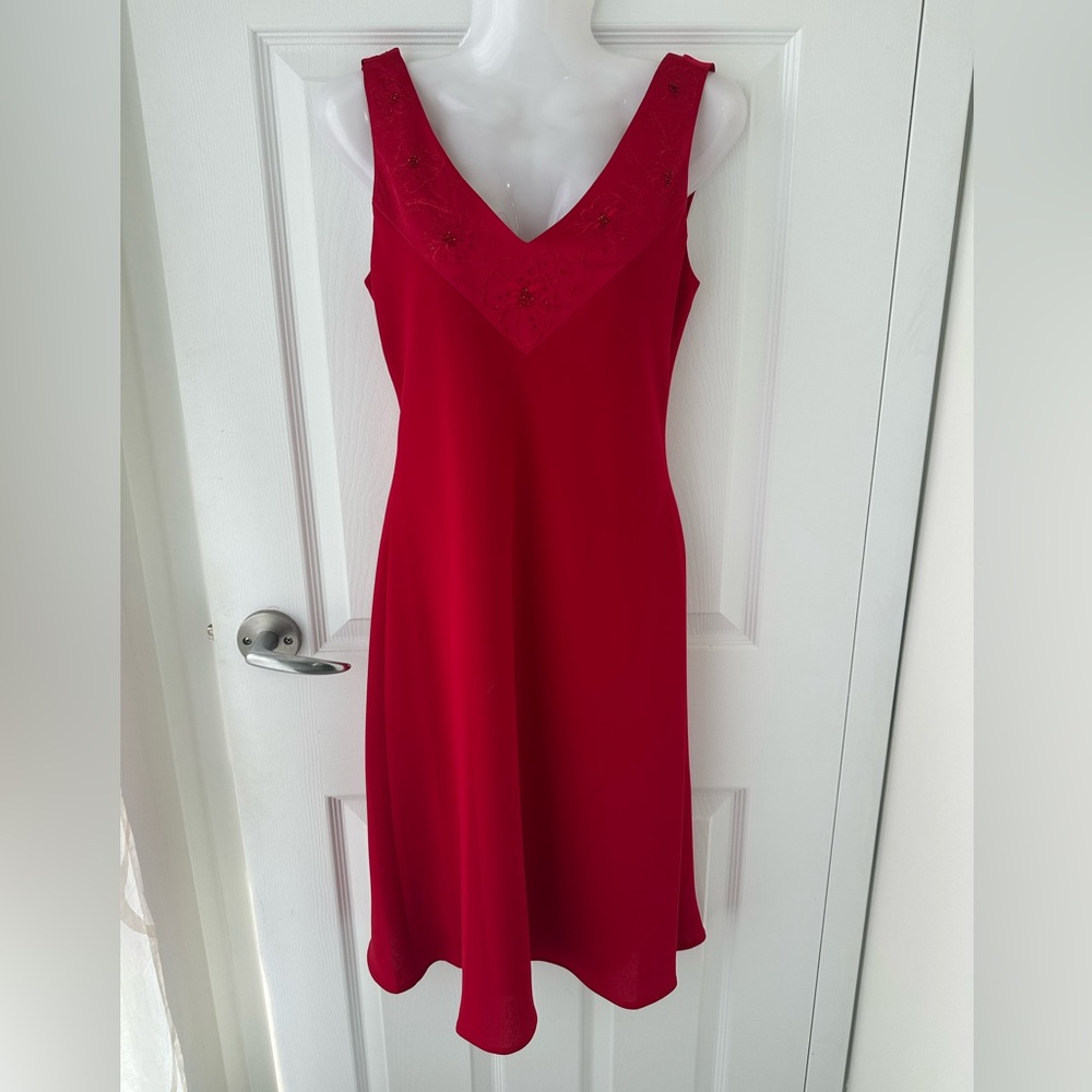 Evan Picone Red Sleeveless Holiday Cocktail Beaded Formal V-Neck Dress 2P